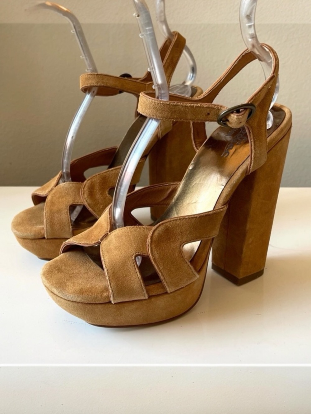 Zodiac USA "Tanya" Suede Platform Tan Sandals size 7‎